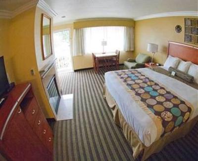 фото отеля Deer Haven Inn & Suites