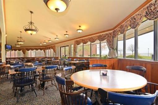 фото отеля BEST WESTERN Lakefront Hotel