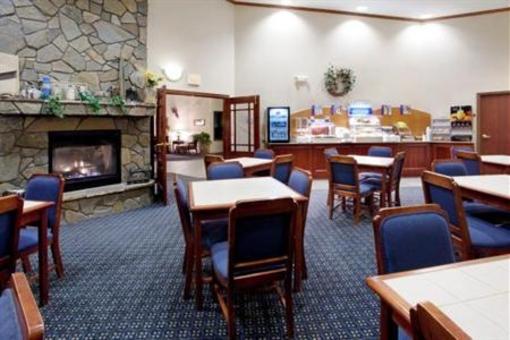 фото отеля Holiday Inn Express Hotel & Suites Hill City
