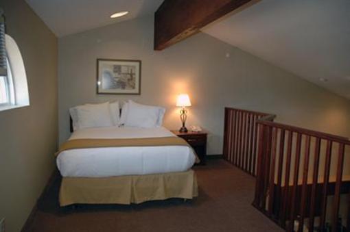 фото отеля Holiday Inn Express Hotel & Suites Hill City