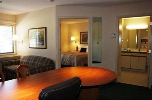 фото отеля Candlewood Suites East Lansing (Michigan)