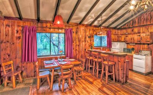 фото отеля Chalets Le Village Suisse