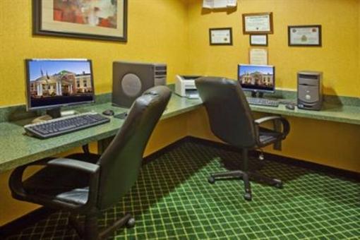 фото отеля Holiday Inn Express Hinesville