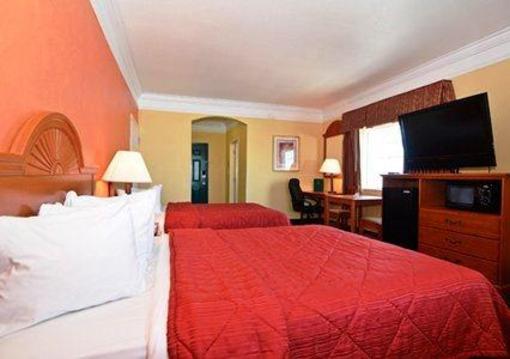 фото отеля Quality Inn and Suites Beachfront Galveston