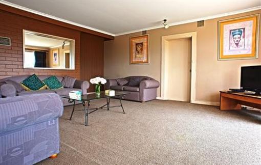 фото отеля North Lodge Apartments