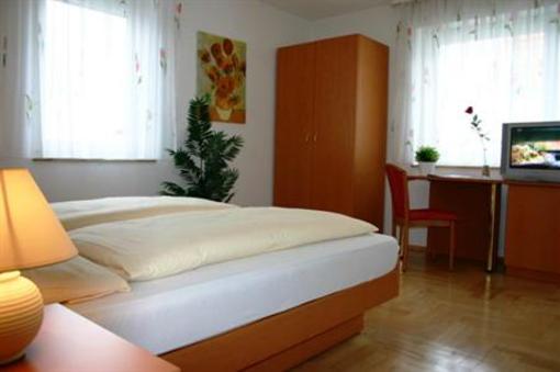 фото отеля Garni Hotel Rodelheimer Hof Frankfurt am Main