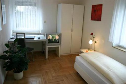 фото отеля Garni Hotel Rodelheimer Hof Frankfurt am Main