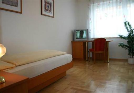 фото отеля Garni Hotel Rodelheimer Hof Frankfurt am Main