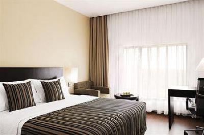 фото отеля Gateway Airport Garden Hotel