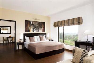 фото отеля Gateway Airport Garden Hotel
