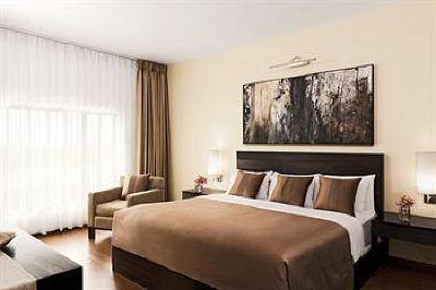 фото отеля Gateway Airport Garden Hotel