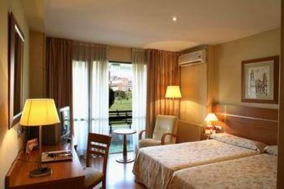 фото отеля Tryp Sancho Ramirez