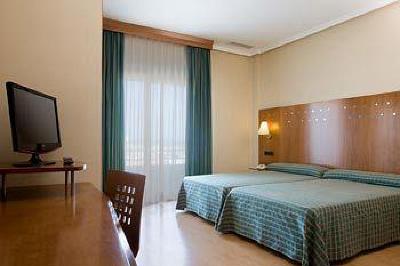 фото отеля Hotel NH San Pedro