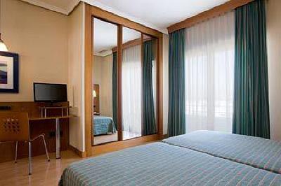 фото отеля Hotel NH San Pedro