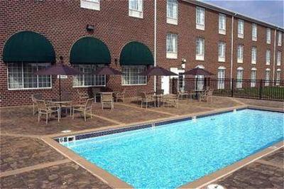 фото отеля Holiday Inn Express Hotel & Suites Warrenton