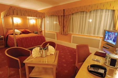 фото отеля Best Western Cresta Court Hotel Altrincham