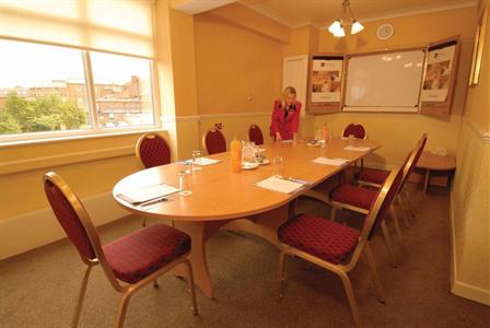 фото отеля Best Western Cresta Court Hotel Altrincham
