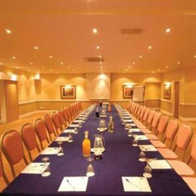 фото отеля Best Western Cresta Court Hotel Altrincham