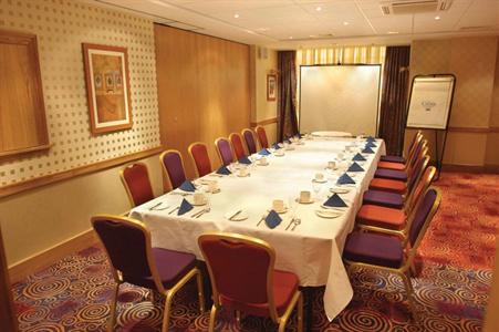 фото отеля Best Western Cresta Court Hotel Altrincham