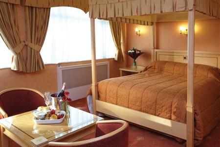 фото отеля Best Western Cresta Court Hotel Altrincham