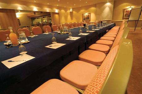 фото отеля Best Western Cresta Court Hotel Altrincham