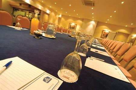 фото отеля Best Western Cresta Court Hotel Altrincham