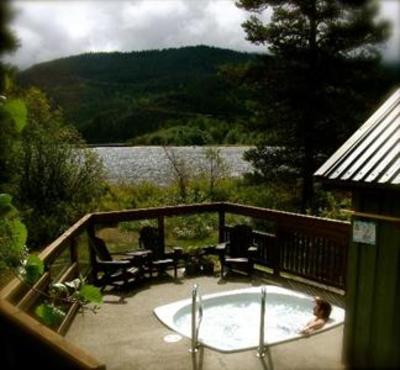 фото отеля Edgewater Lodge Whistler
