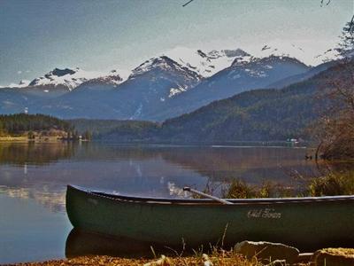 фото отеля Edgewater Lodge Whistler