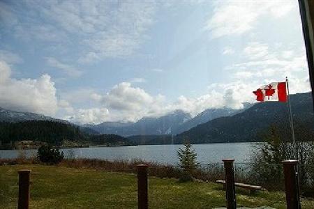 фото отеля Edgewater Lodge Whistler