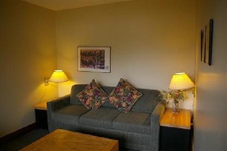 фото отеля Edgewater Lodge Whistler