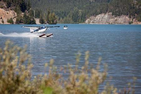 фото отеля Edgewater Lodge Whistler