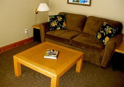 фото отеля Edgewater Lodge Whistler