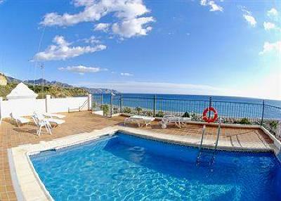 фото отеля Apartamentos Burriana Playa Nerja