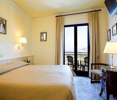 фото отеля Hotel Cristina Sant'Agnello