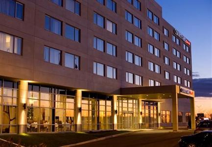 фото отеля Courtyard by Marriott Montreal Airport