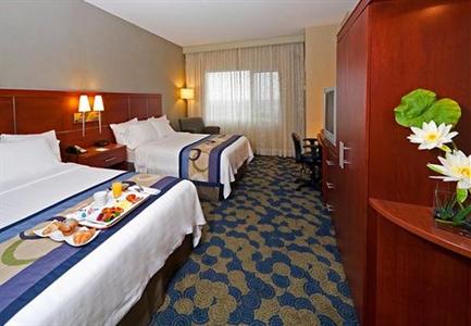 фото отеля Courtyard by Marriott Montreal Airport