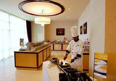 фото отеля Courtyard by Marriott Montreal Airport