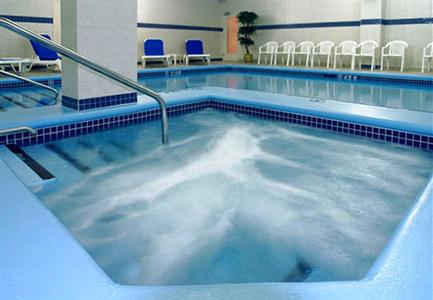 фото отеля Courtyard by Marriott Montreal Airport
