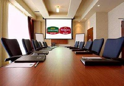 фото отеля Courtyard by Marriott Montreal Airport