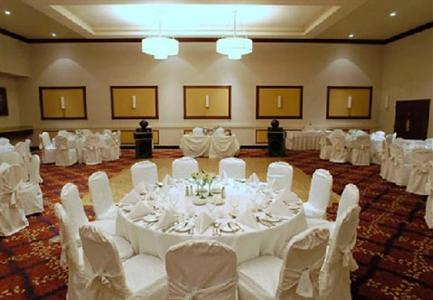 фото отеля Courtyard by Marriott Montreal Airport