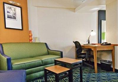 фото отеля Fairfield Inn & Suites by Marriott Hartford Airport