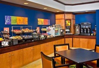 фото отеля Fairfield Inn & Suites by Marriott Hartford Airport