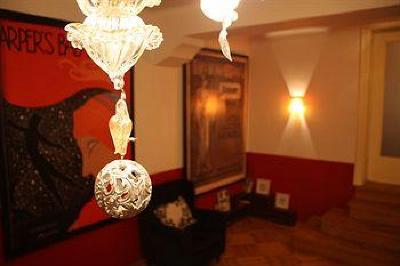фото отеля Red Bed & Breakfast Sofia
