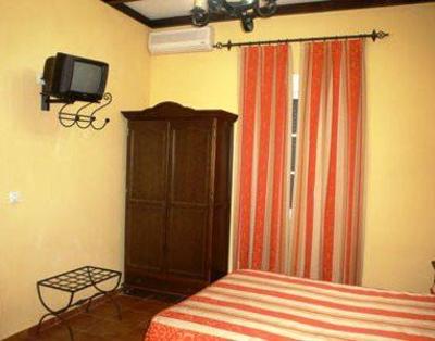 фото отеля Hostal Restaurante El Lirio