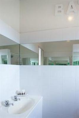 фото отеля Lake Road Lodge