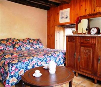 фото отеля Holiday House 37 Rue de l'Abbaye Combourg