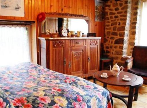 фото отеля Holiday House 37 Rue de l'Abbaye Combourg