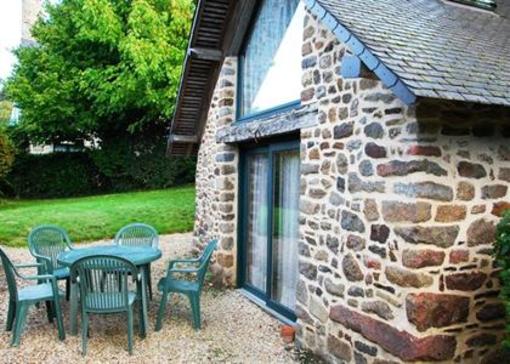 фото отеля Holiday House 37 Rue de l'Abbaye Combourg