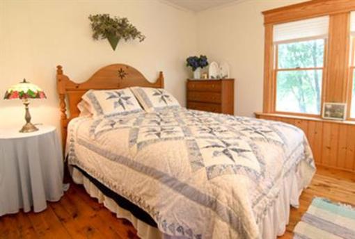 фото отеля Sunnyfield Farm Bed and Breakfast