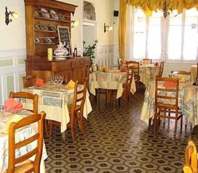 фото отеля Hotel Le Commerce Beaumont-de-Lomagne